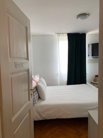 Двухместный (Стандартный двухместный номер с 1 кроватью и общей ванной комнатой) отеля Bed and Breakfast Dieci allo Zoo, Цюрих