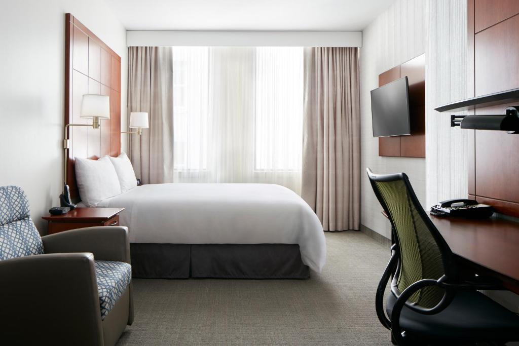 Двухместный (Стандартный номер с кроватью размера «king-size») отеля Central Loop Hotel, Чикаго