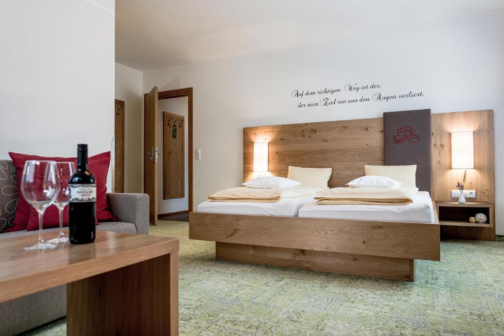 Двухместный (Улучшенный двухместный номер с 1 кроватью) апарт-отеля Appartement Hotel Zur Barbara, Шладминг