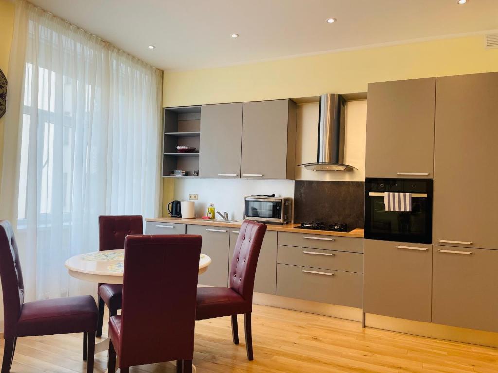 Апартаменты (Просторные апартаменты с 1 спальней и кабинетом), Riga Lux Apartments - Ernesta