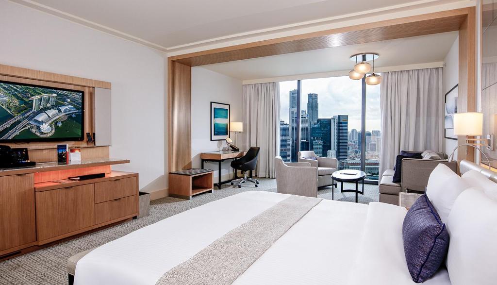 Двухместный (Клубный номер с кроватью размера «king-size» и видом на город) отеля Marina Bay Sands, Сингапур (город)