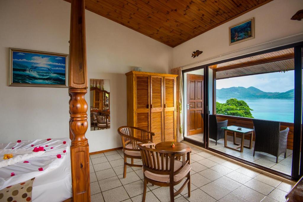 Двухместный (Стандартный двухместный номер с 1 кроватью и видом на море) гостевого дома Chalets Cote Mer, Баи-Сейнт-Энн