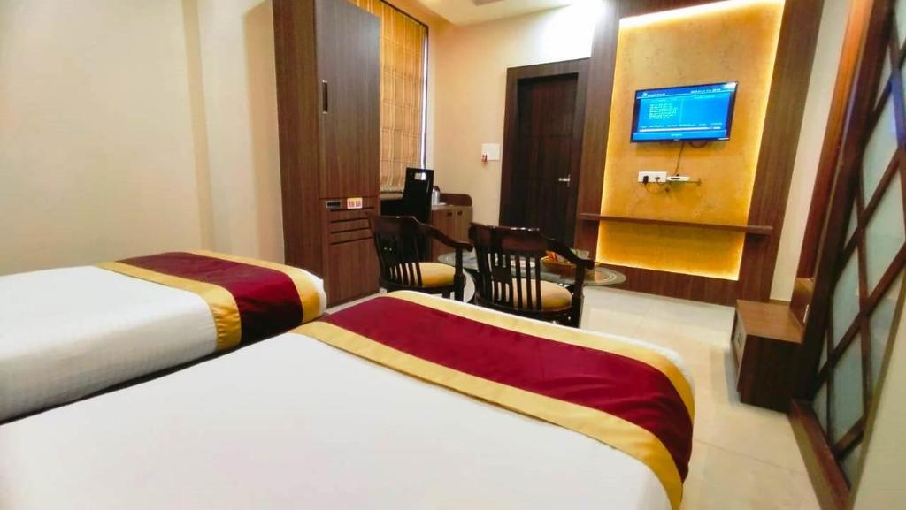 Двухместный (Двухместный номер Делюкс с 1 кроватью или 2 отдельными кроватями) отеля Hotel Ozas Grand, Варанаси