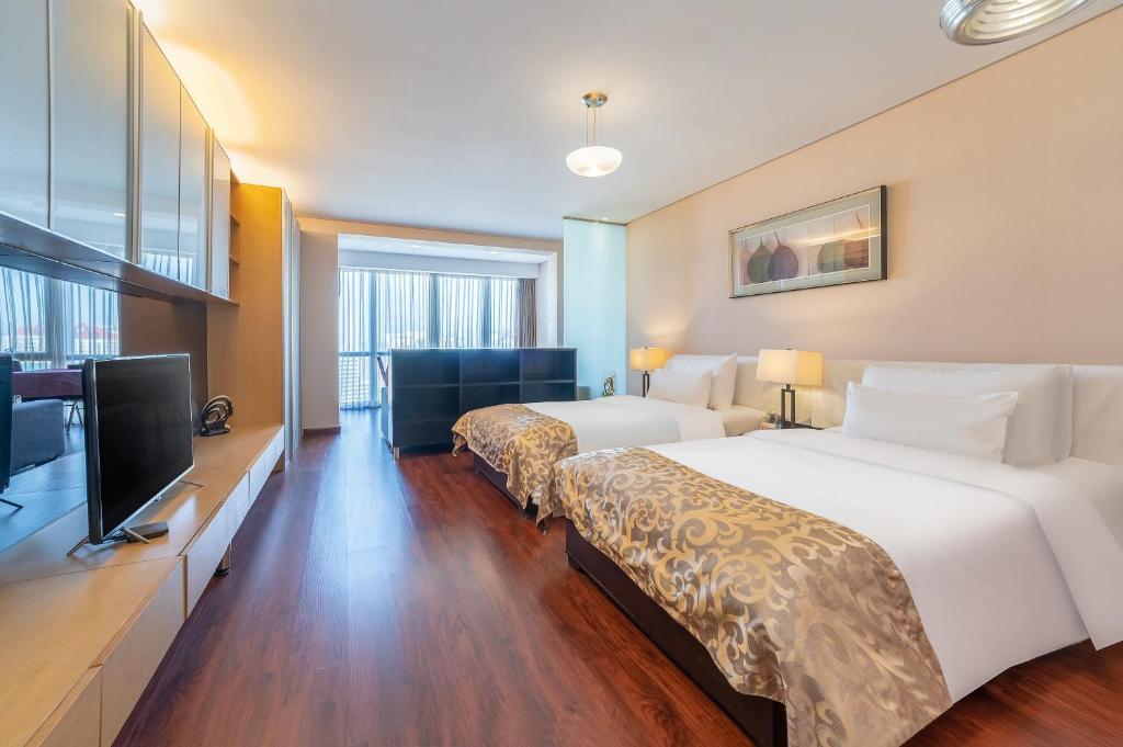 Двухместный (Стандартный двухместный номер с 2 отдельными кроватями и видом на море) отеля Qingdao Housing International Hotel, Циндао