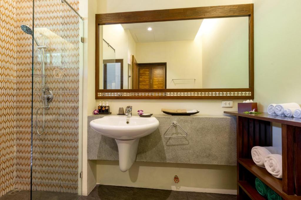 Двухместный (Двухместный номер эконом-класса с 1 кроватью или 2 отдельными кроватями) курортного отеля Khaolak Wanaburee Resort, Кхаулак