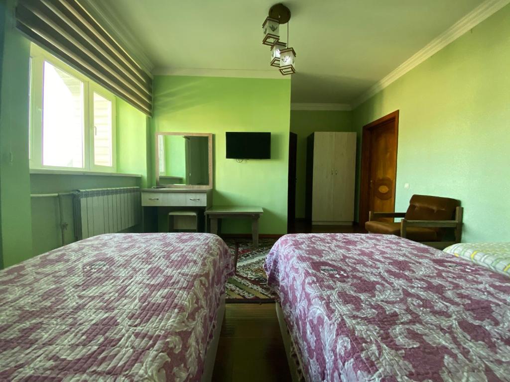 Двухместный (Улучшенный двухместный номер с 2 отдельными кроватями) хостела Памир, Душанбе
