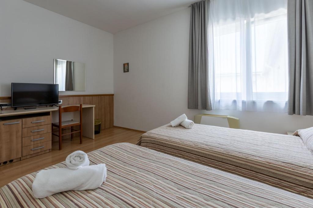 Двухместный (Двухместный номер с 1 кроватью или 2 отдельными кроватями - Приветственный напиток входит в стоимость) отеля Hotel Porto, Задар