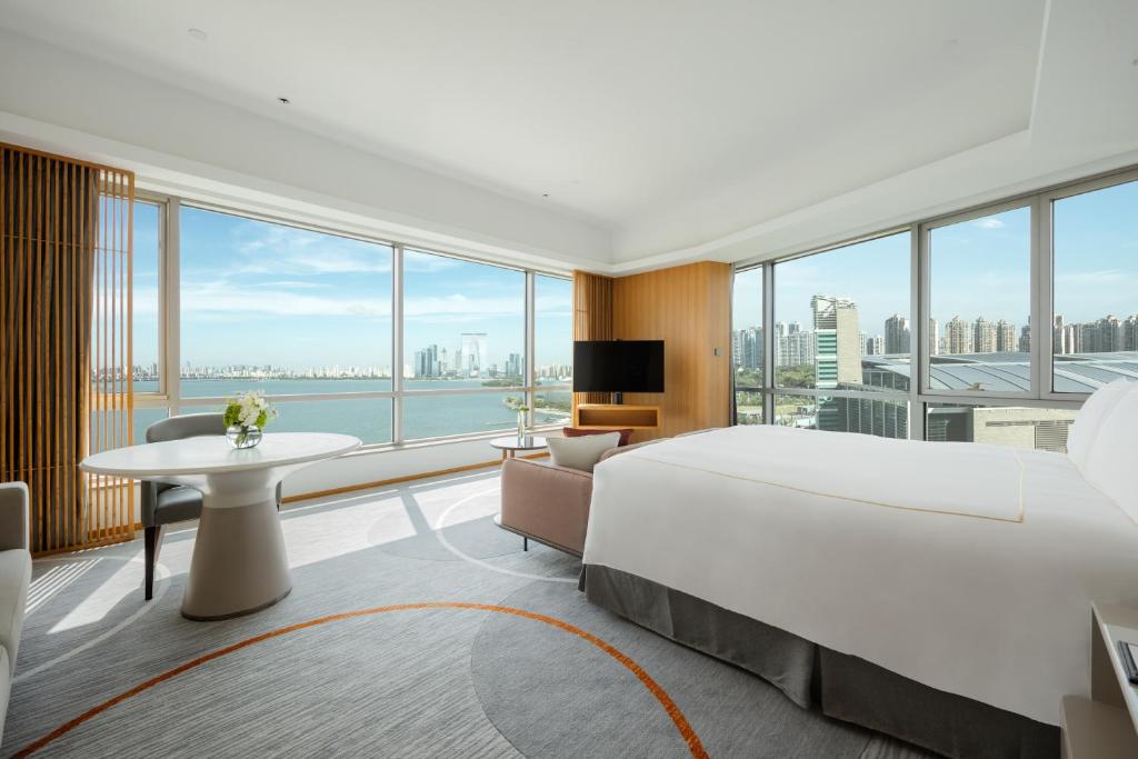 Двухместный (Premium Jinji Lake Room with Lounge Access) отеля InterContinental Suzhou, Сучжоу