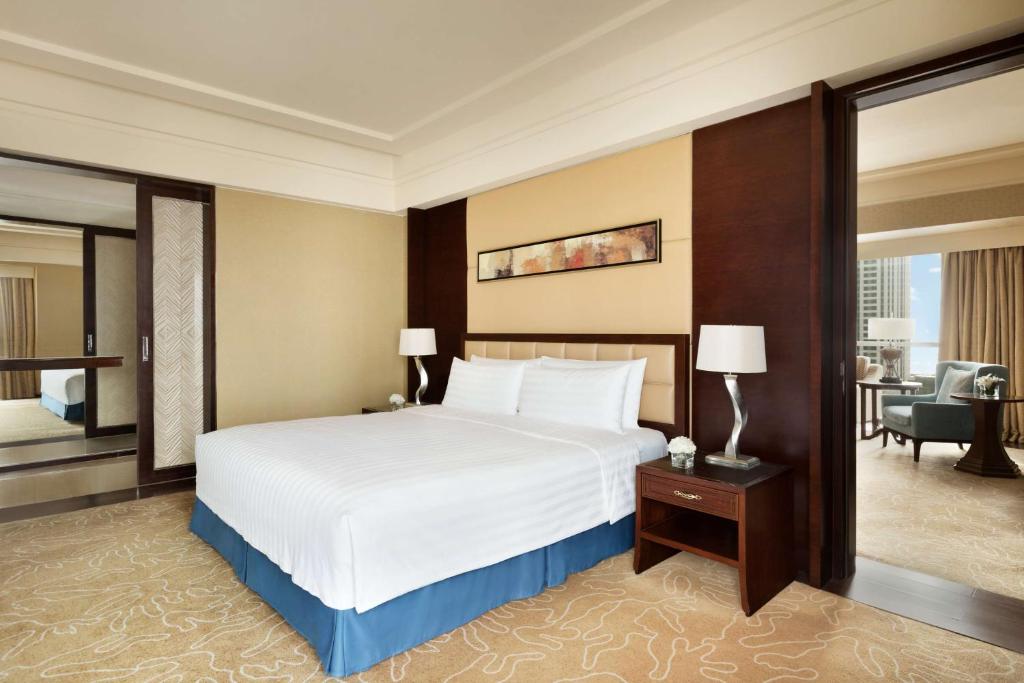 Сьюит (Представительский номер с кроватью размера «king-size» - Крыло «Долина») отеля Shangri-La Hotel, Qingdao, Циндао