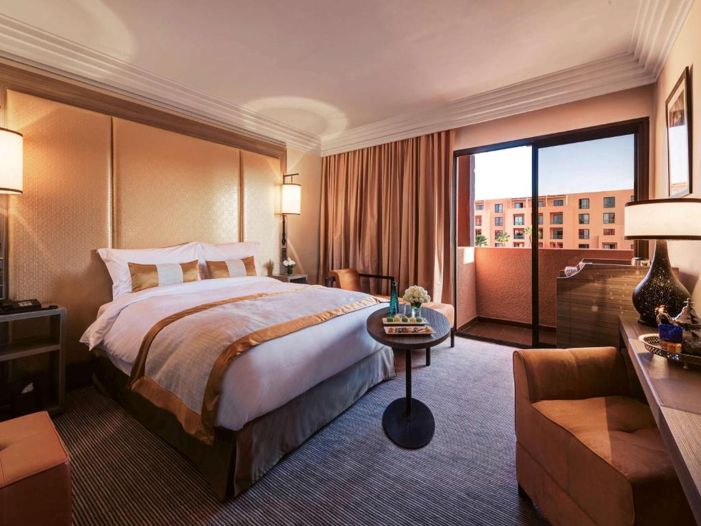 Двухместный (Улучшенный номер с кроватью размера «king-size») отеля Mövenpick Hotel Mansour Eddahbi Marrakech, Марракеш