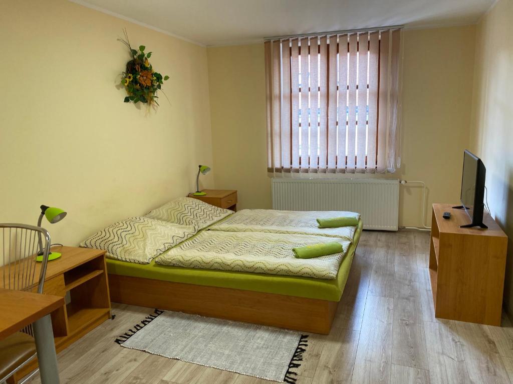 Двухместный (Просторный двухместный номер с 2 отдельными кроватями) гостевого дома Penzión Hradby, Бардеёв