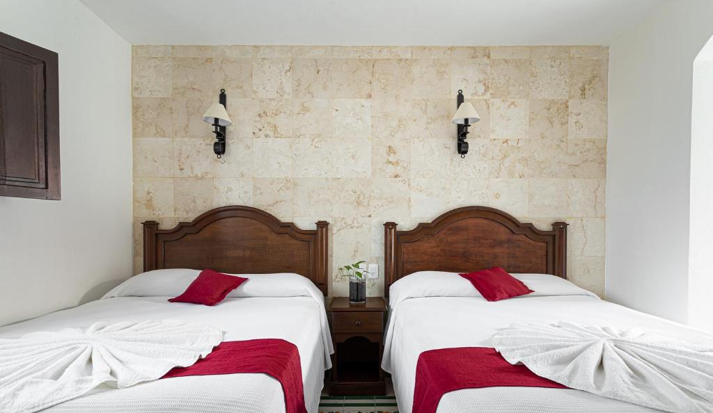 Двухместный (Двухместный номер с 2 двуспальными кроватями) отеля La Aurora Hotel Colonial, Вальядолид