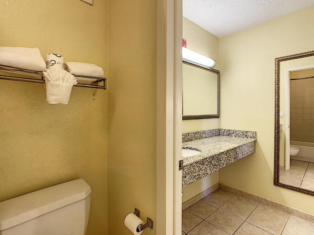 Двухместный (Двухместный номер с 2 двуспальными кроватями - Для некурящих) отеля Stayable Suites Florida Mall Orlando, Орландо