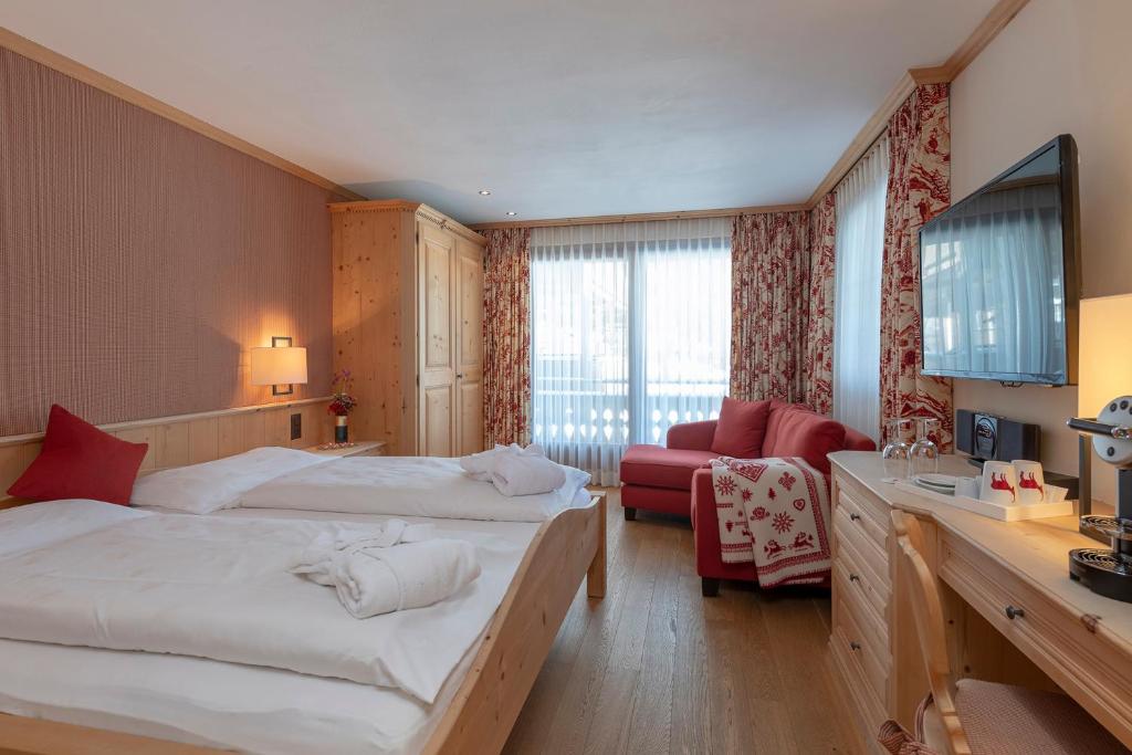 Двухместный (Улучшенный двухместный номер с 1 кроватью и балконом) отеля Hotel Alpina, Давос