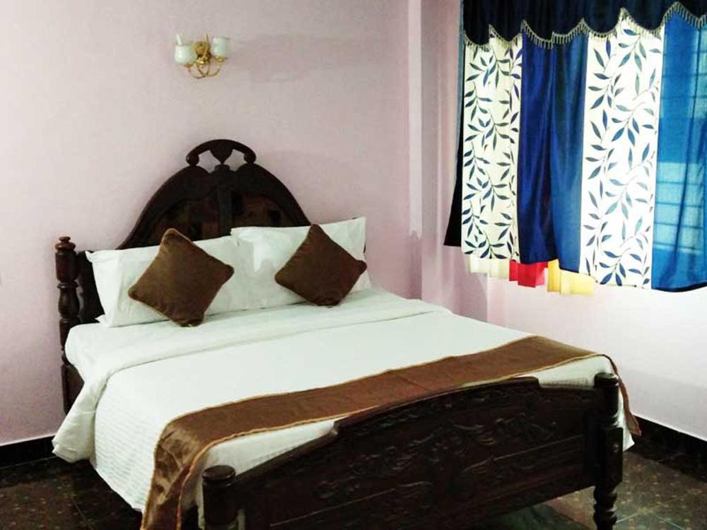 Hotel Navaratna By Pragathi Hospitality