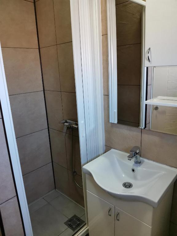 Двухместный (Двухместный номер с 2 отдельными кроватями и ванной комнатой) мотеля Motel JOKSIM, Куршумлия