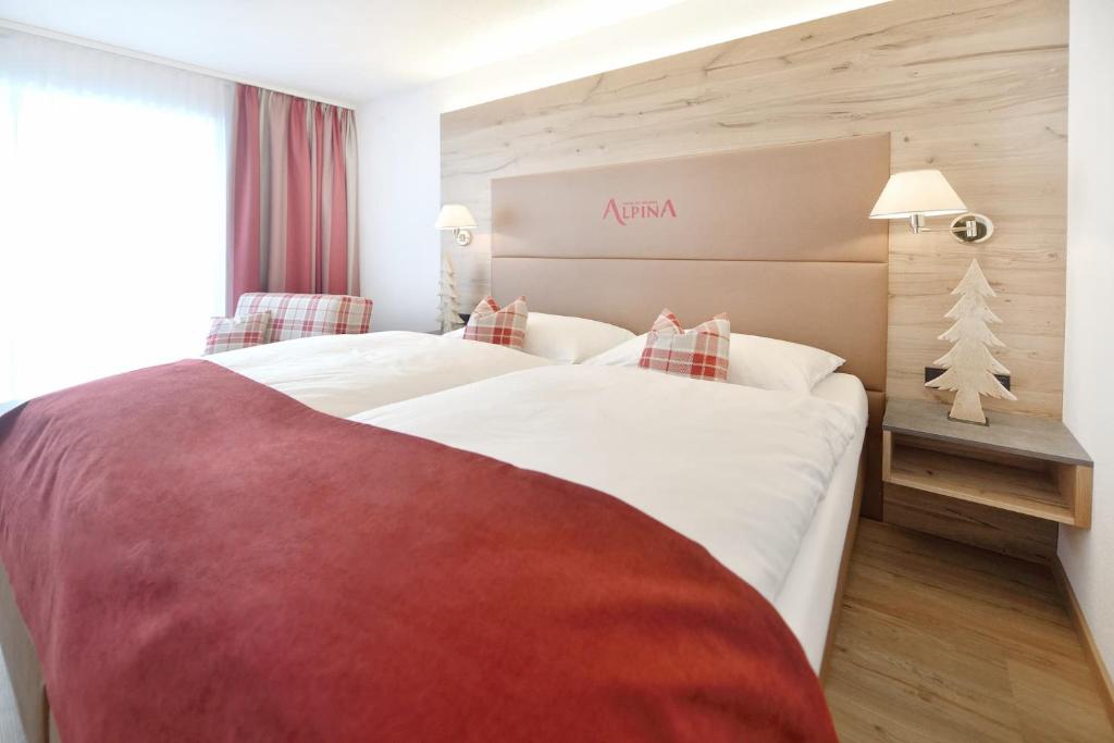 Двухместный (Двухместный номер Делюкс с 1 кроватью или 2 отдельными кроватями и балконом) отеля Hotel Alpina, Санкт-Антон-ам-Арльберг