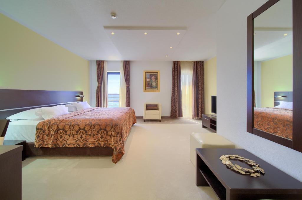 Двухместный (Двухместный номер «Премиум» с 1 кроватью и видом на море) отеля Hotel Marina, Крк