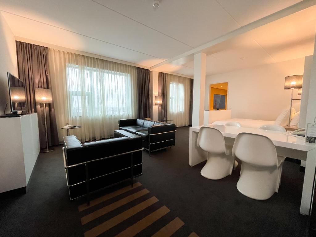 Апартаменты (Улучшенные апартаменты) отеля WestCord WTC Hotel Leeuwarden, Гронинген