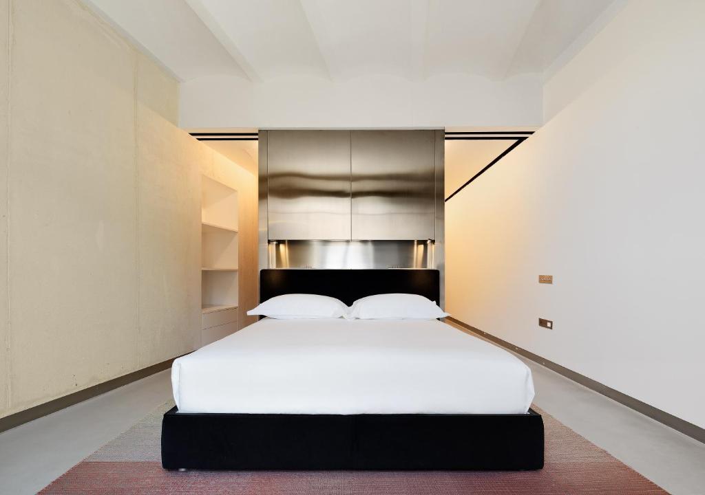 Апартаменты (Улучшенные апартаменты) апарт-отеля Rhinoceros, Рим