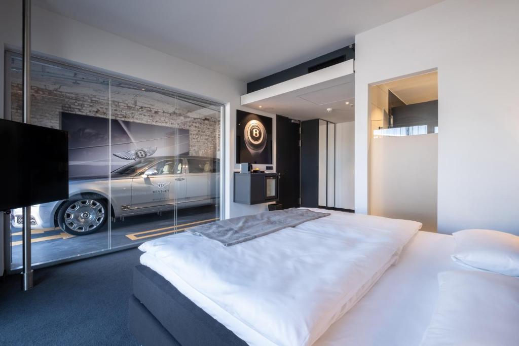 Сьюит (Car Suite), V8 Hotel Köln at MOTORWORLD