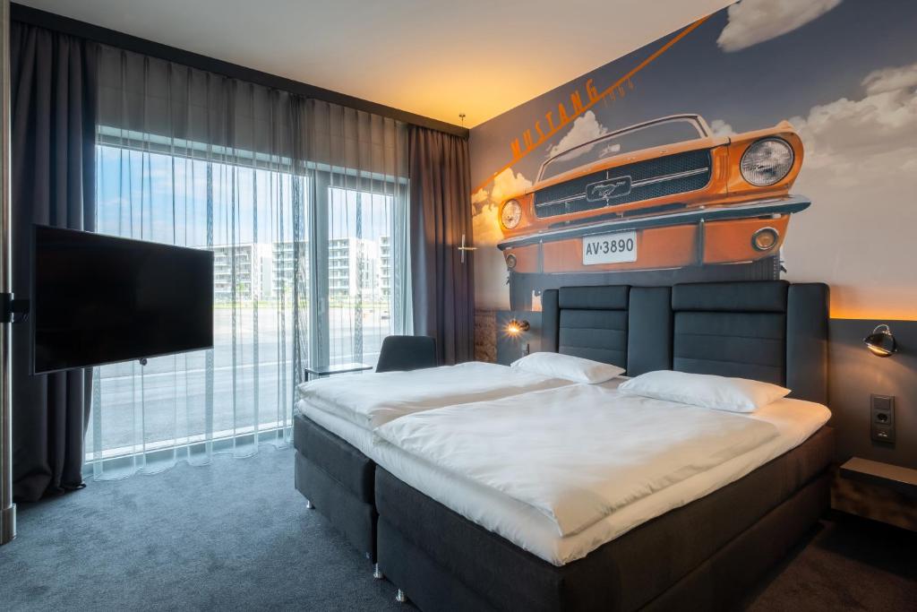 Сьюит (Car Suite), V8 Hotel Köln at MOTORWORLD