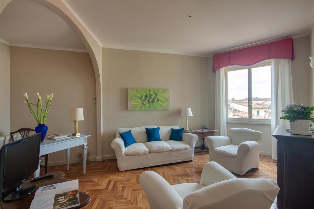 Апартаменты (Апартаменты с 3 спальнями - Via Dè Guicciardini, 22), Apartments Florence- Palazzo Pitti