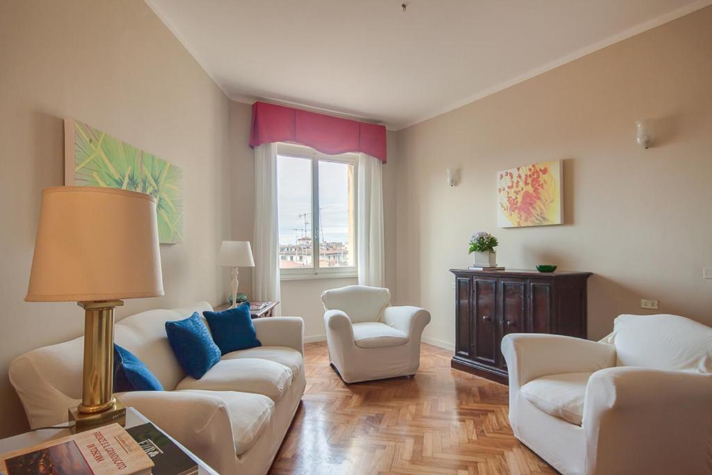 Апартаменты (Апартаменты с 3 спальнями - Via Dè Guicciardini, 22), Apartments Florence- Palazzo Pitti