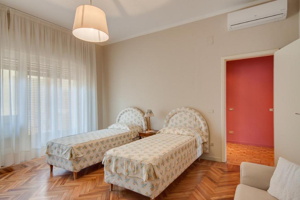 Апартаменты (Апартаменты с 3 спальнями - Via Dè Guicciardini, 22), Apartments Florence- Palazzo Pitti