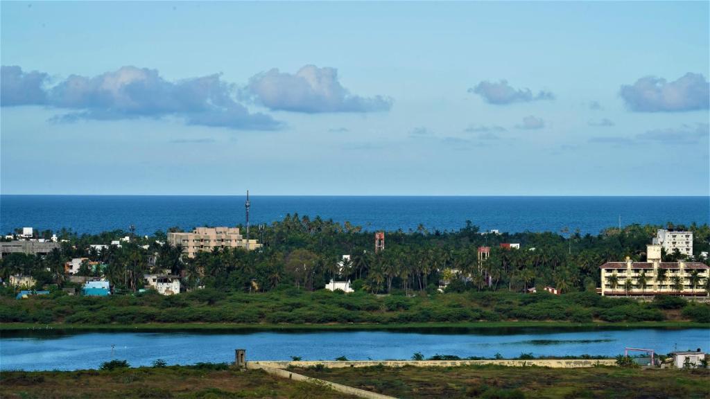 Двухместный (Lush Green View Higher Floor Room - Dinner - 2 Drinks Included), Novotel Chennai Sipcot - An AccorHotels Brand