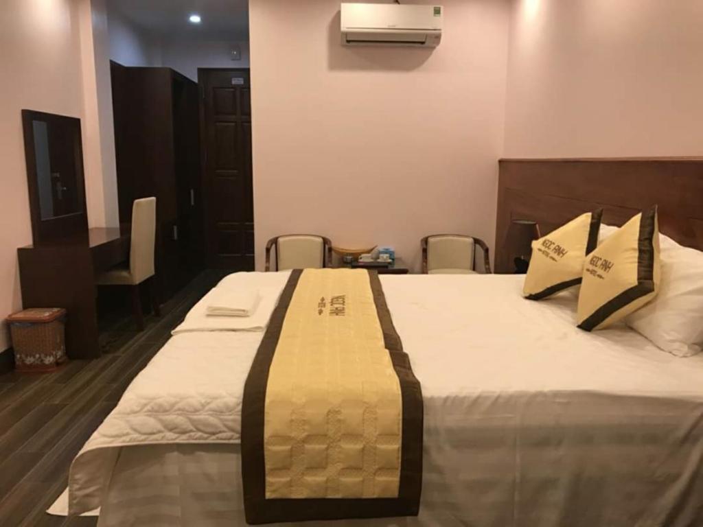 Двухместный (Стандартный номер с кроватью размера «king-size») отеля Hotel Ngoc Anh - Van Don, Куангнинь