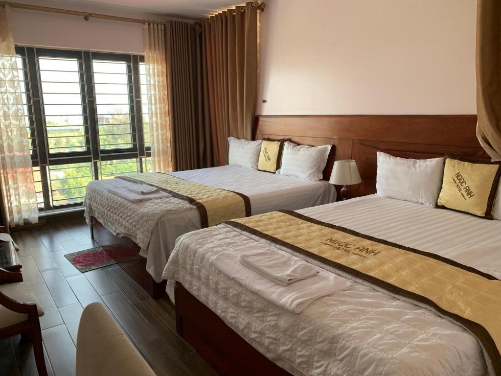 Четырехместный (Четырехместный номер с видом на горы) отеля Hotel Ngoc Anh - Van Don, Куангнинь