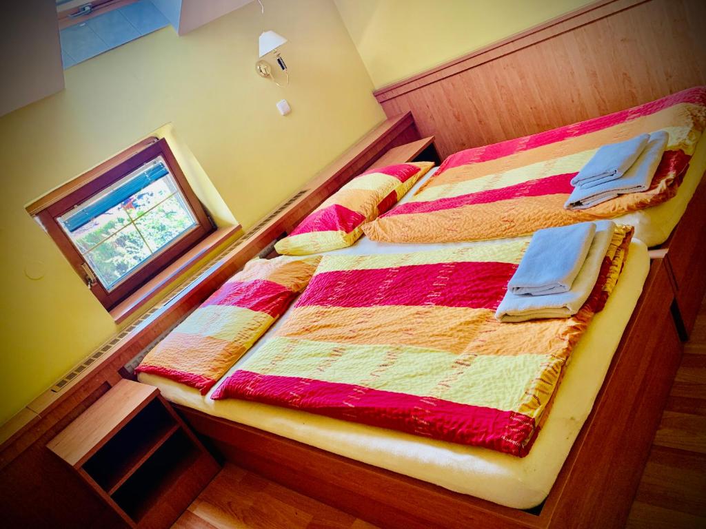 Двухместный (Двухместный номер с 1 кроватью или 2 отдельными кроватями и дополнительной кроватью) отеля Holiday Macocha, Бланско