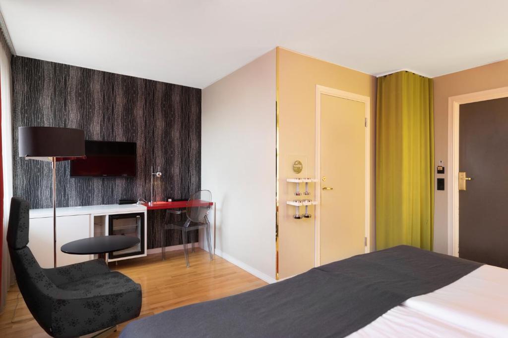 Двухместный (Улучшенный двухместный номер с 2 отдельными кроватями) отеля Hotel Savoy, Йенчепинг
