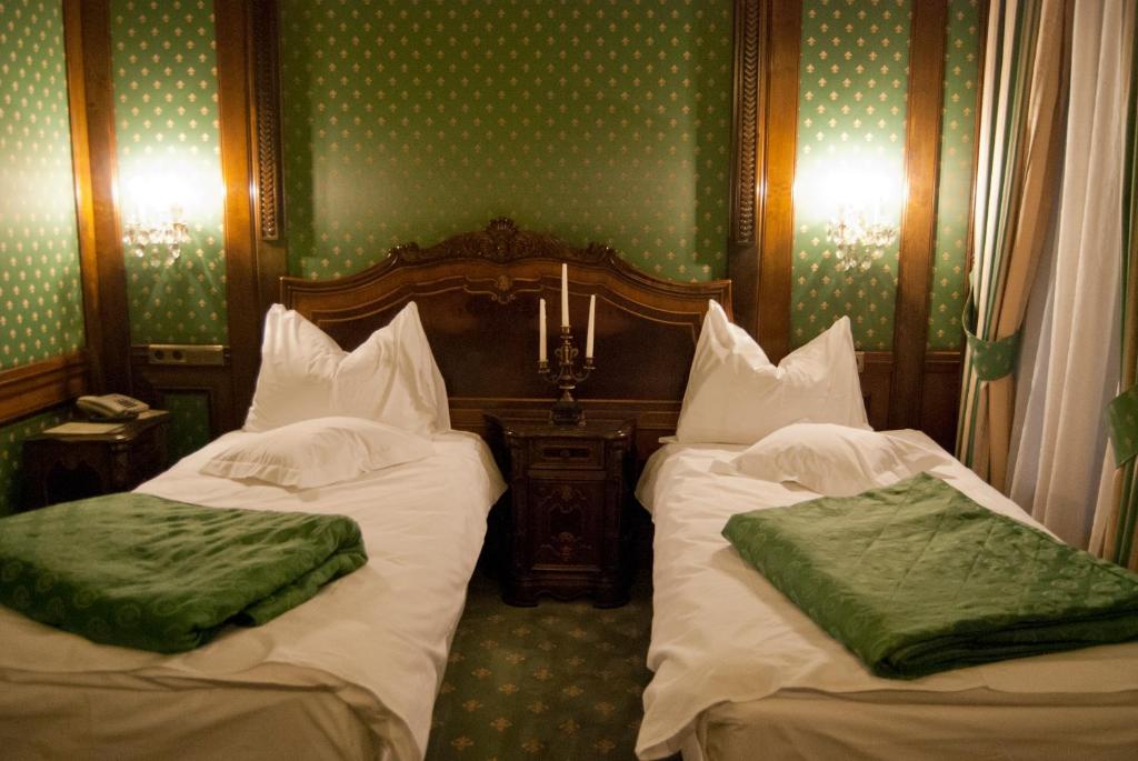 Двухместный (Двухместный номер Делюкс с 2 отдельными кроватями) отеля Hotel Casa Capsa, Бухарест