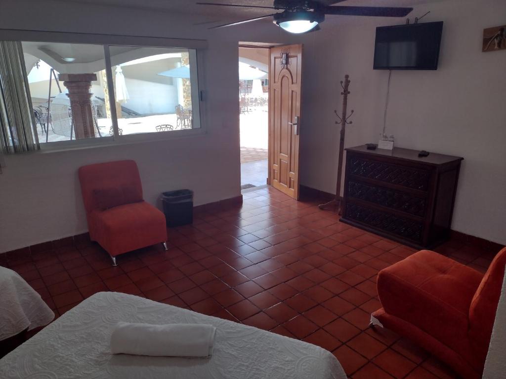 Двухместный (Двухместный номер с 2 двуспальными кроватями) отеля Hotel Leyenda del Tepozteco, Тепостлан