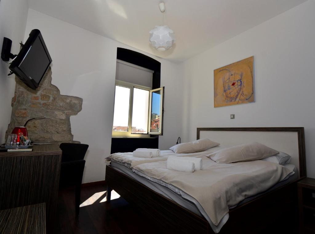 Двухместный (Улучшенный двухместный номер с 1 кроватью, вид на город) гостевого дома Marmontova Luxury Rooms, Сплит