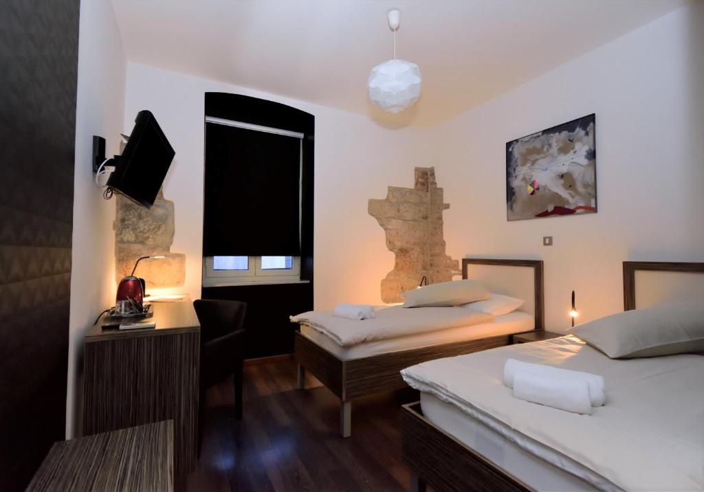 Двухместный (Улучшенный двухместный номер с 2 отдельными кроватями и видом на город) гостевого дома Marmontova Luxury Rooms, Сплит