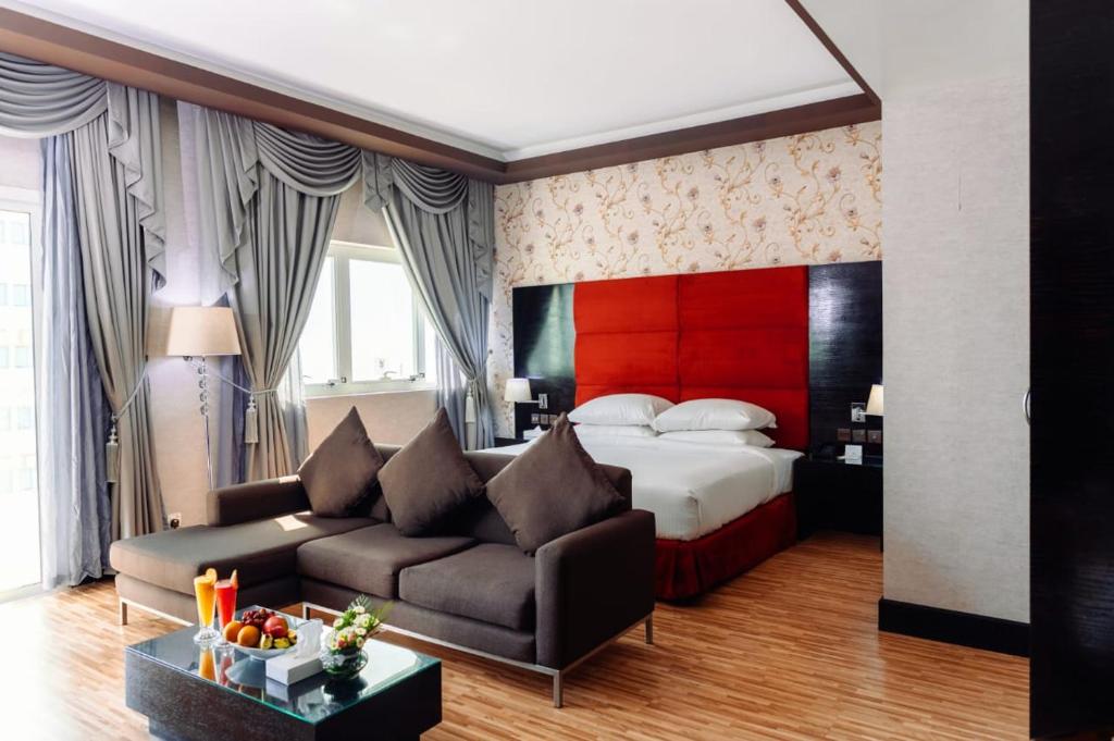 Двухместный (Улучшенный номер с кроватью размера «king-size») отеля Mangrove by Bin Majid, Рас-эль-Хайма