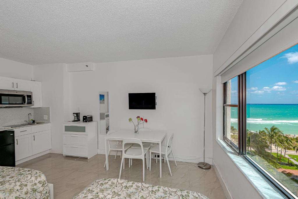 Апартаменты (Апартаменты с видом на море (810)), Beach Front Studio Miami Beach