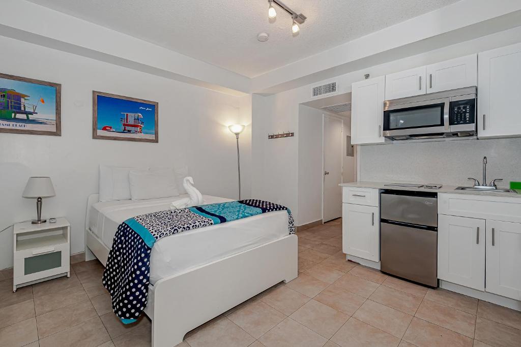 Студио (Номер-студио с кроватью размера «queen-size» (611)), Beach Front Studio Miami Beach