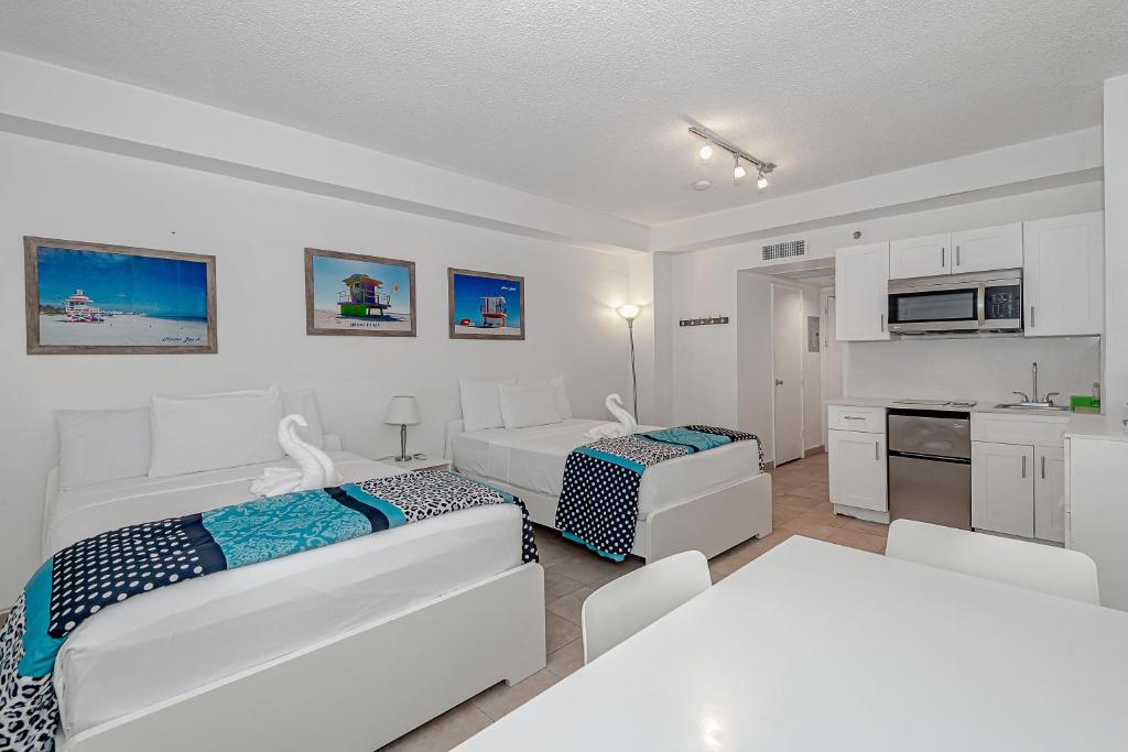 Студио (Номер-студио с кроватью размера «queen-size» (611)), Beach Front Studio Miami Beach