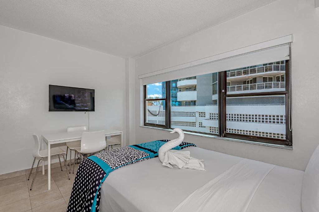 Студио (Номер-студио с кроватью размера «queen-size» (611)), Beach Front Studio Miami Beach