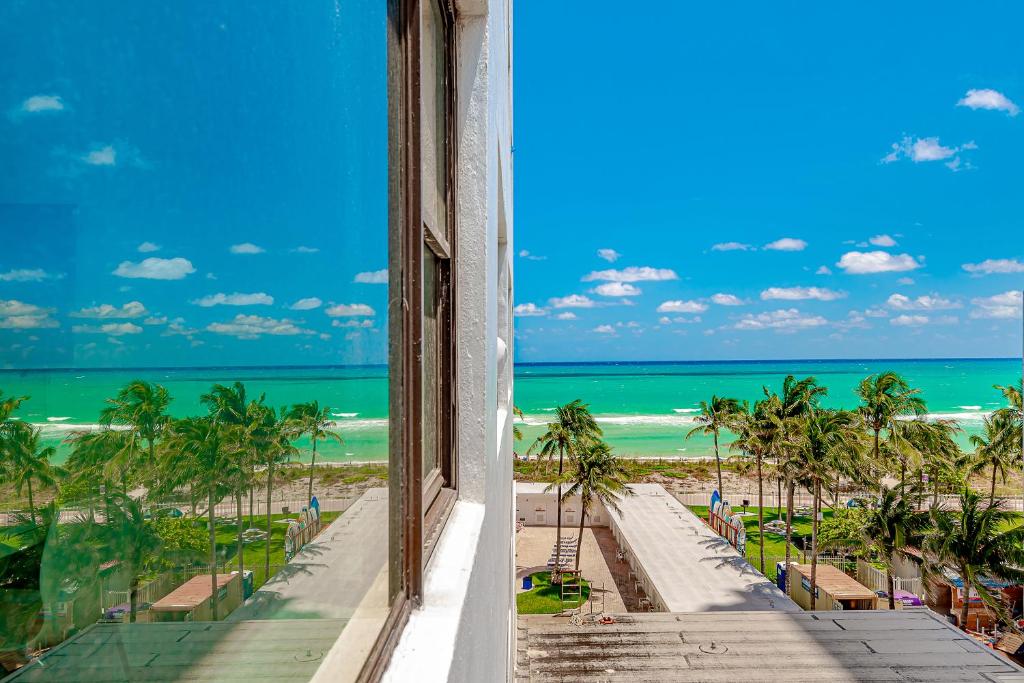 Студио (Номер-студио с кроватью размера «queen-size» (611)), Beach Front Studio Miami Beach