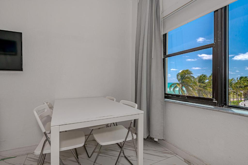 Студио (Номер-студио с видом на бассейн (540)), Beach Front Studio Miami Beach