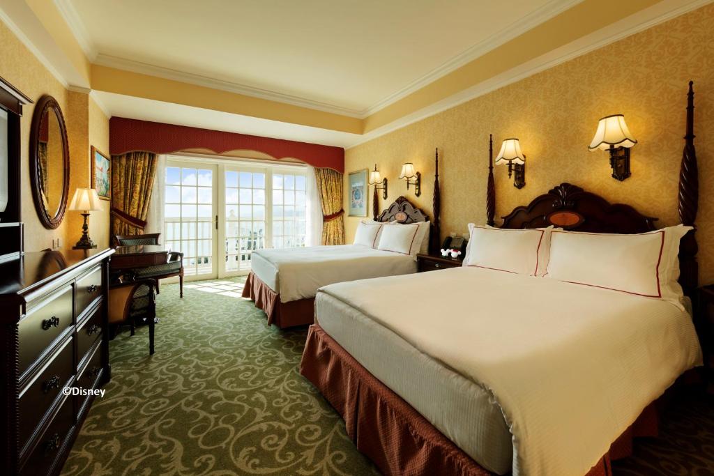 Двухместный (Клубный номер Kingdom с кроватью размера «king-size» или 2 двуспальными кроватями) отеля Hong Kong Disneyland Hotel, Гонконг (город)