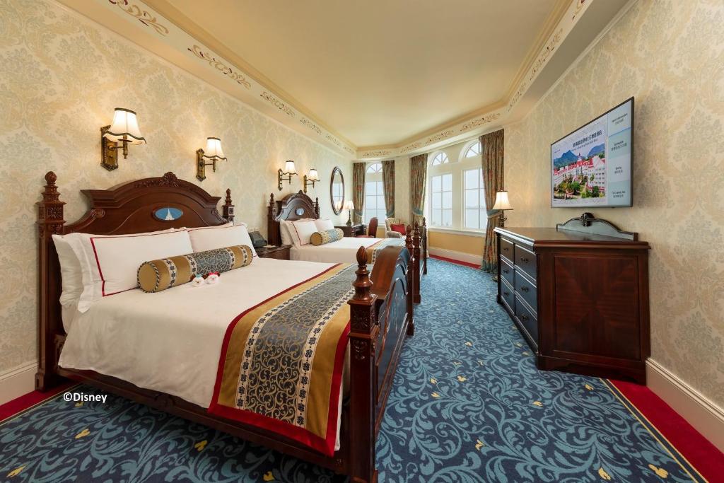 Сьюит (Клубный люкс Kingdom с кроватью размера «king-size» или 2 двуспальными кроватями) отеля Hong Kong Disneyland Hotel, Гонконг (город)