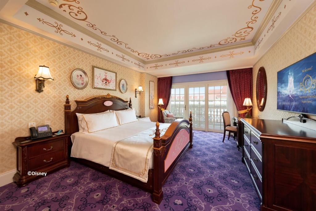 Сьюит (Клубный люкс «Золушка» с доступом в клуб Kingdom) отеля Hong Kong Disneyland Hotel, Гонконг (город)