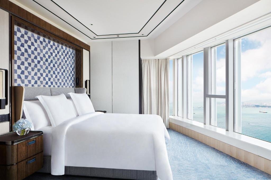 Двухместный (Newly Renovated Grand Harbour View Suite), Four Seasons Hotel Hong Kong