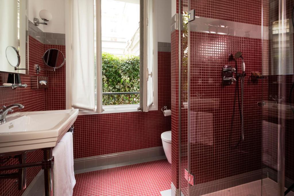 Двухместный (Двухместный номер Делюкс с 1 кроватью, террасой и возможностью индивидуального посещения хаммама) отеля Hotel Monsieur, Париж